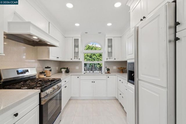 939 Mountain View Dr, Lafayette, CA 94549