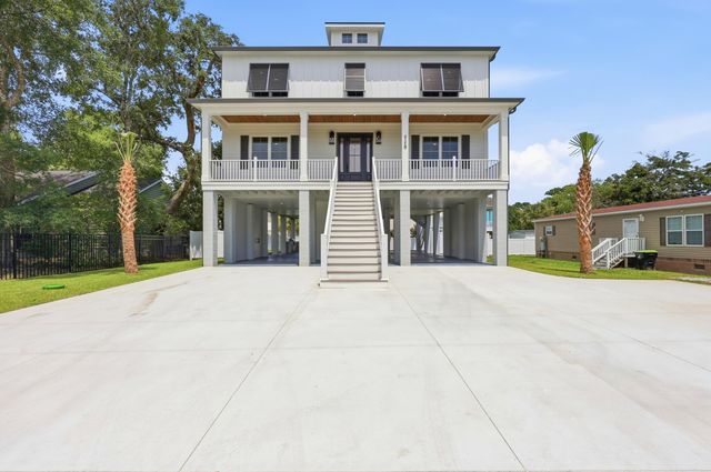 428 Vista Dr., Murrells Inlet, SC 29576