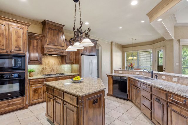 232 Copperwood Drive, Lakeside, TX 76108