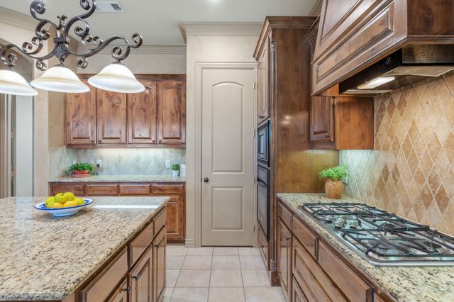 232 Copperwood Drive, Lakeside, TX 76108