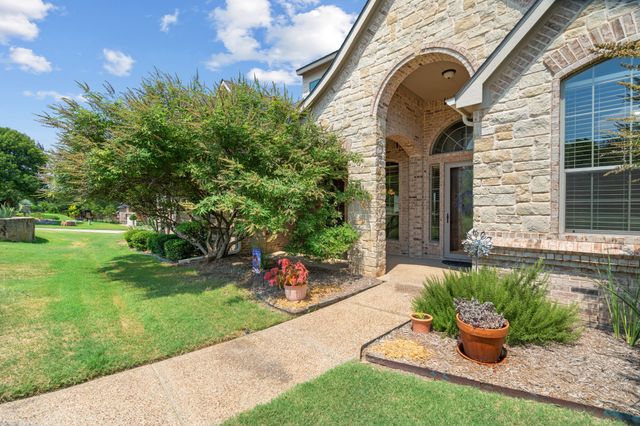 232 Copperwood Drive, Lakeside, TX 76108