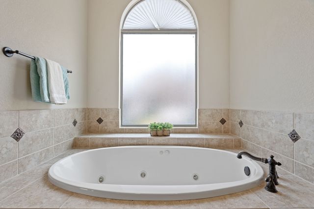 232 Copperwood Drive, Lakeside, TX 76108