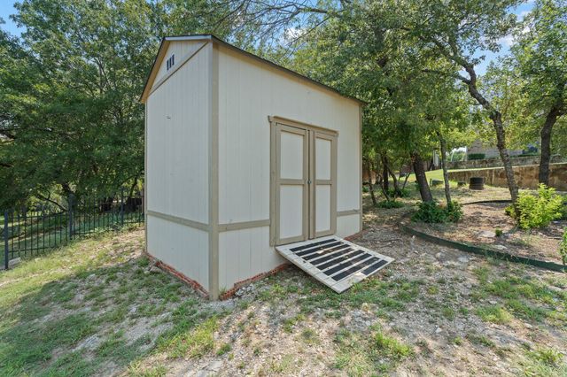 232 Copperwood Drive, Lakeside, TX 76108