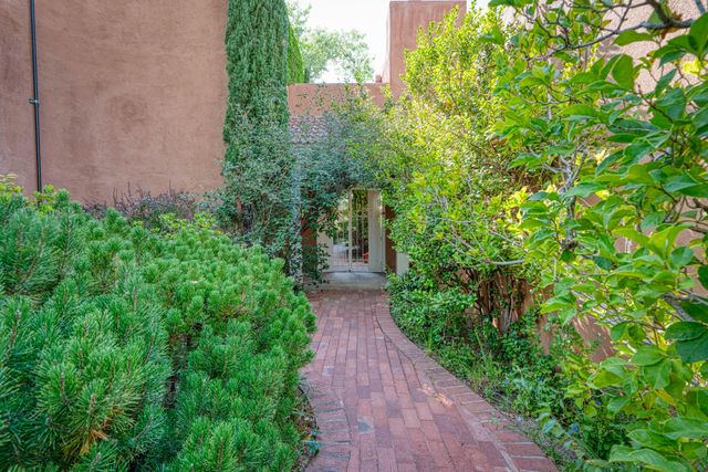 2809 Calle Del Rio NW, Albuquerque, NM 87104