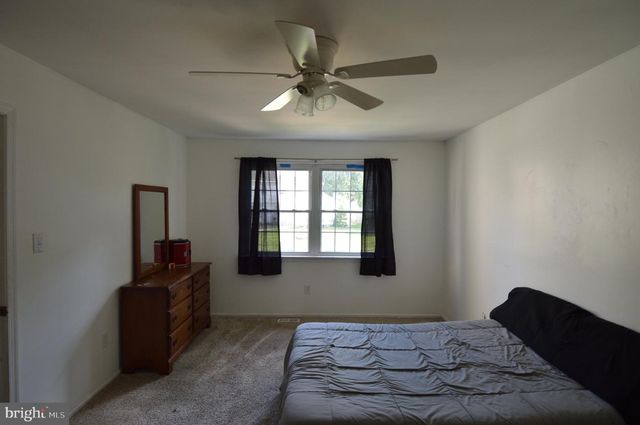 23 PEMBROOK RD, Blackwood, NJ 08012