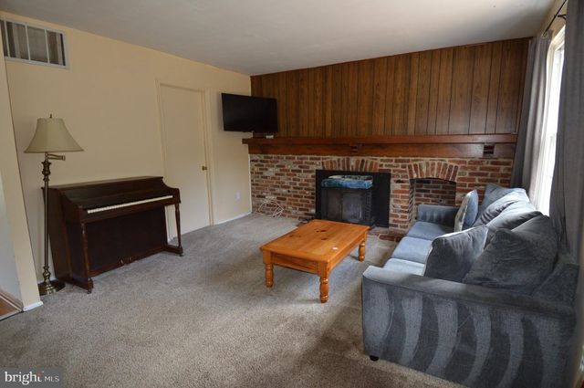 23 PEMBROOK RD, Blackwood, NJ 08012