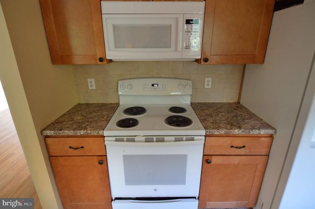 23 PEMBROOK RD, Blackwood, NJ 08012