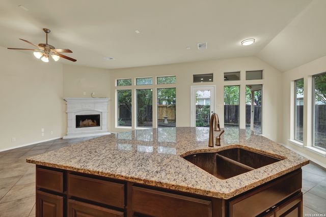 2985 HIDDEN MDW, Seguin, TX 78155