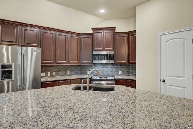 2985 HIDDEN MDW, Seguin, TX 78155