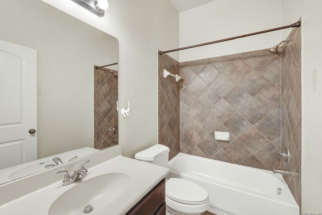 2985 HIDDEN MDW, Seguin, TX 78155