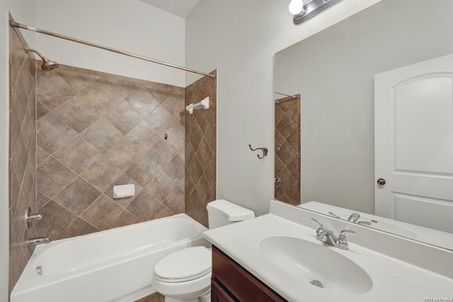 2985 HIDDEN MDW, Seguin, TX 78155