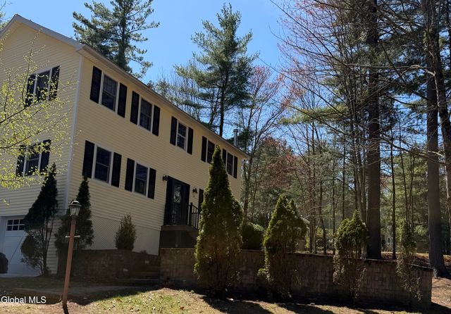 9 Amethyst Drive, Queensbury, NY 12804