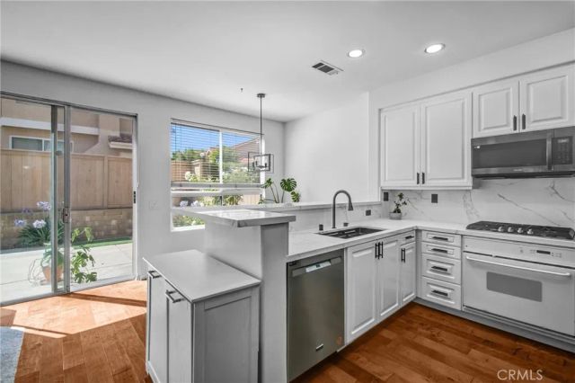 4933 Santo, Oak Park, CA 91377