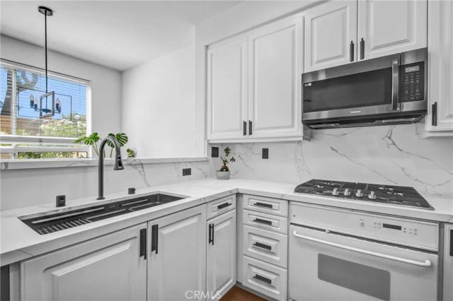 4933 Santo, Oak Park, CA 91377
