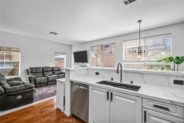 4933 Santo, Oak Park, CA 91377