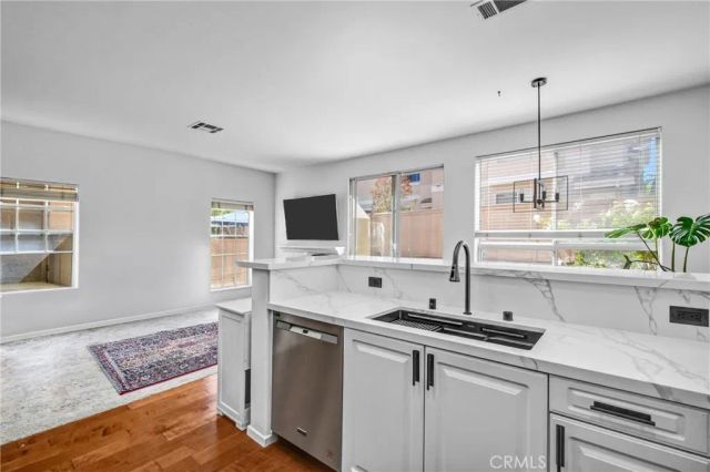 4933 Santo, Oak Park, CA 91377