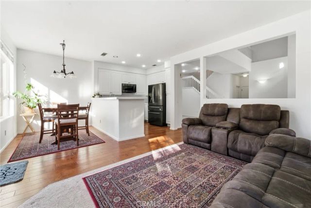 4933 Santo, Oak Park, CA 91377