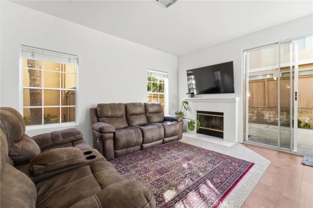 4933 Santo, Oak Park, CA 91377