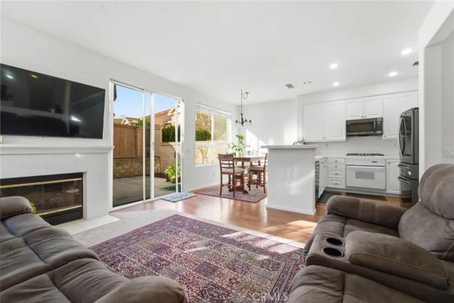 4933 Santo, Oak Park, CA 91377