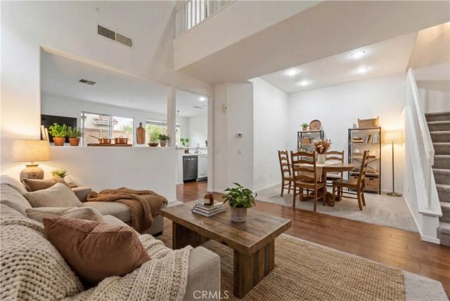 4933 Santo, Oak Park, CA 91377