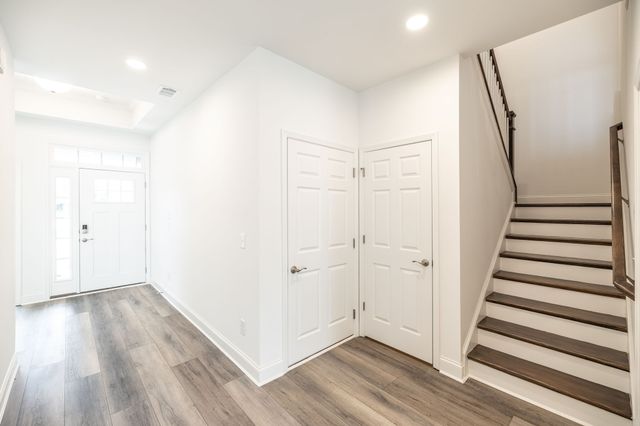 221 Crown Gardens Ct, Hermitage, TN 37076