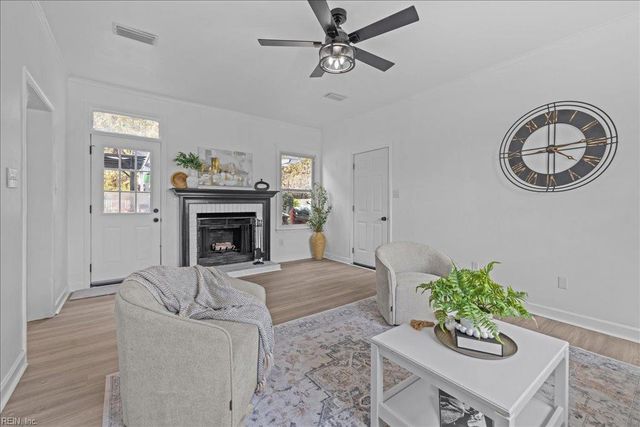 510 Creekwood DR, Chesapeake, VA 23323