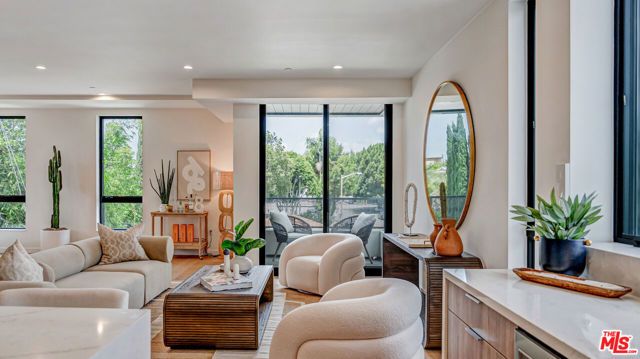 1257 N Detroit Street 302, West Hollywood, CA 90046
