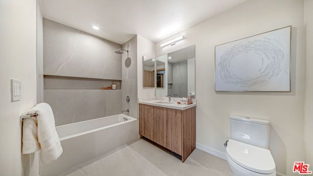 1257 N Detroit Street 302, West Hollywood, CA 90046