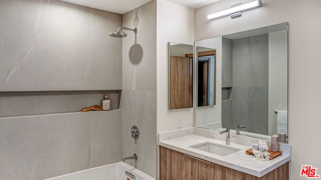 1257 N Detroit Street 302, West Hollywood, CA 90046