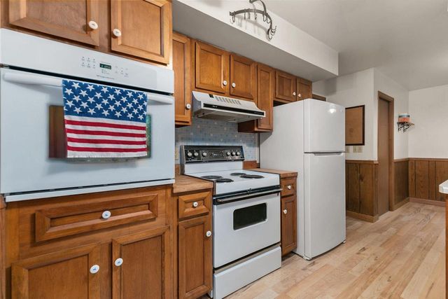 110 WOODSIDE COURT, Neenah, WI 54956
