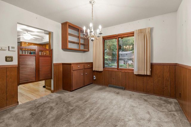 110 WOODSIDE COURT, Neenah, WI 54956