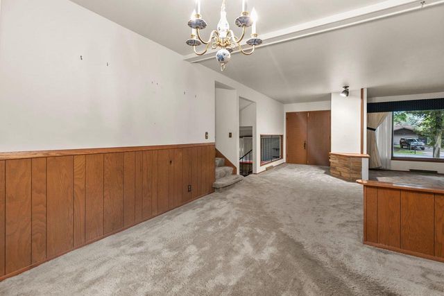 110 WOODSIDE COURT, Neenah, WI 54956