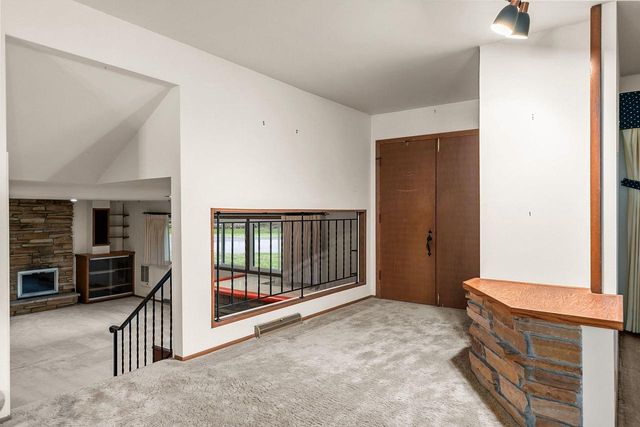 110 WOODSIDE COURT, Neenah, WI 54956