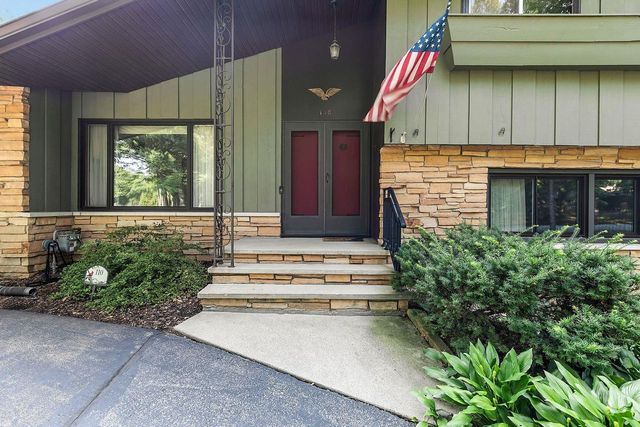 110 WOODSIDE COURT, Neenah, WI 54956