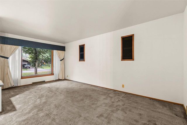 110 WOODSIDE COURT, Neenah, WI 54956