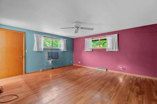 110 WOODSIDE COURT, Neenah, WI 54956