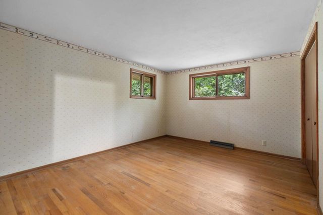 110 WOODSIDE COURT, Neenah, WI 54956
