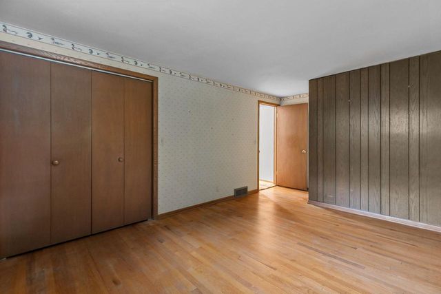 110 WOODSIDE COURT, Neenah, WI 54956