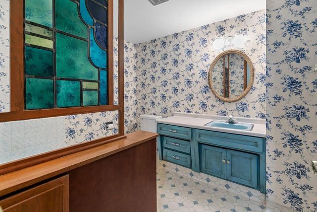 110 WOODSIDE COURT, Neenah, WI 54956