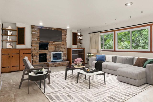 110 WOODSIDE COURT, Neenah, WI 54956