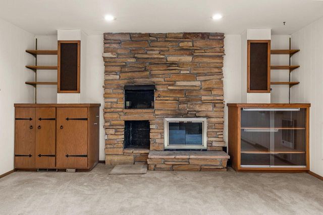 110 WOODSIDE COURT, Neenah, WI 54956