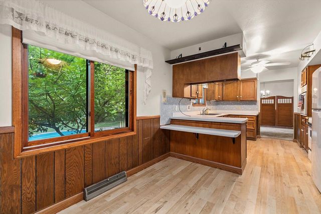 110 WOODSIDE COURT, Neenah, WI 54956