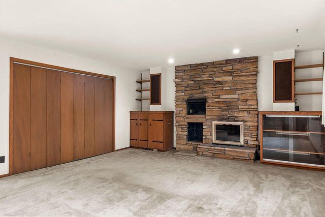 110 WOODSIDE COURT, Neenah, WI 54956