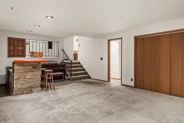 110 WOODSIDE COURT, Neenah, WI 54956