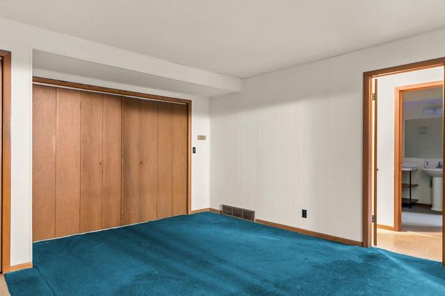 110 WOODSIDE COURT, Neenah, WI 54956