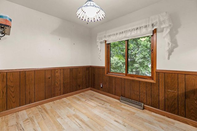 110 WOODSIDE COURT, Neenah, WI 54956