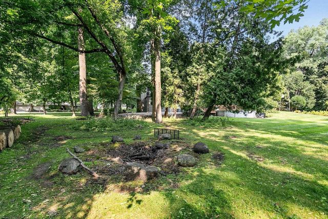 110 WOODSIDE COURT, Neenah, WI 54956