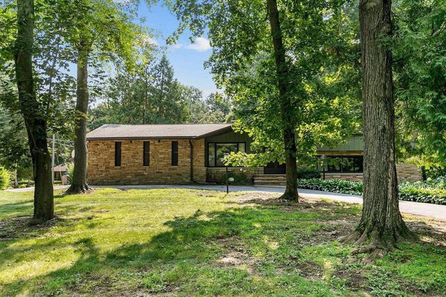 110 WOODSIDE COURT, Neenah, WI 54956