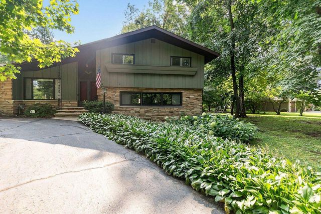 110 WOODSIDE COURT, Neenah, WI 54956