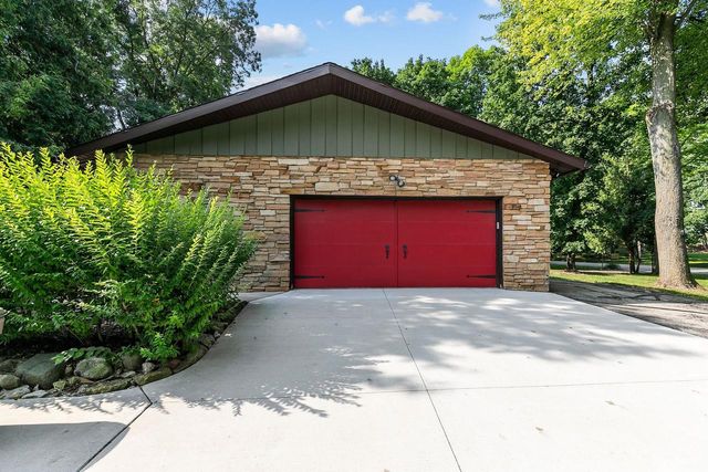 110 WOODSIDE COURT, Neenah, WI 54956